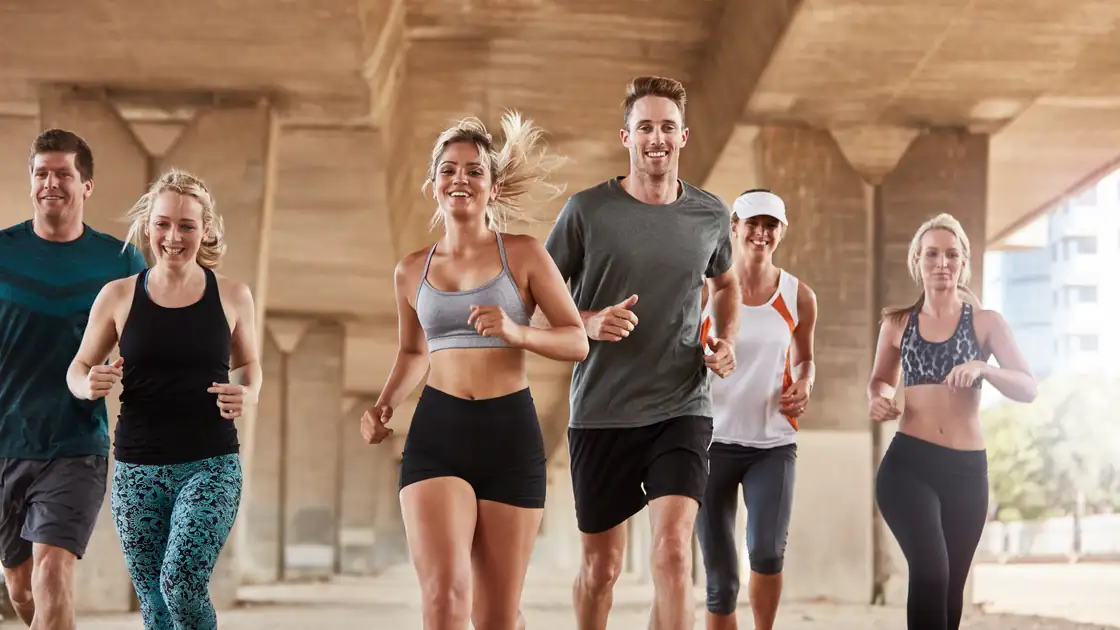 Faut-il manger pendant une course à pied ? Le guide du débutant