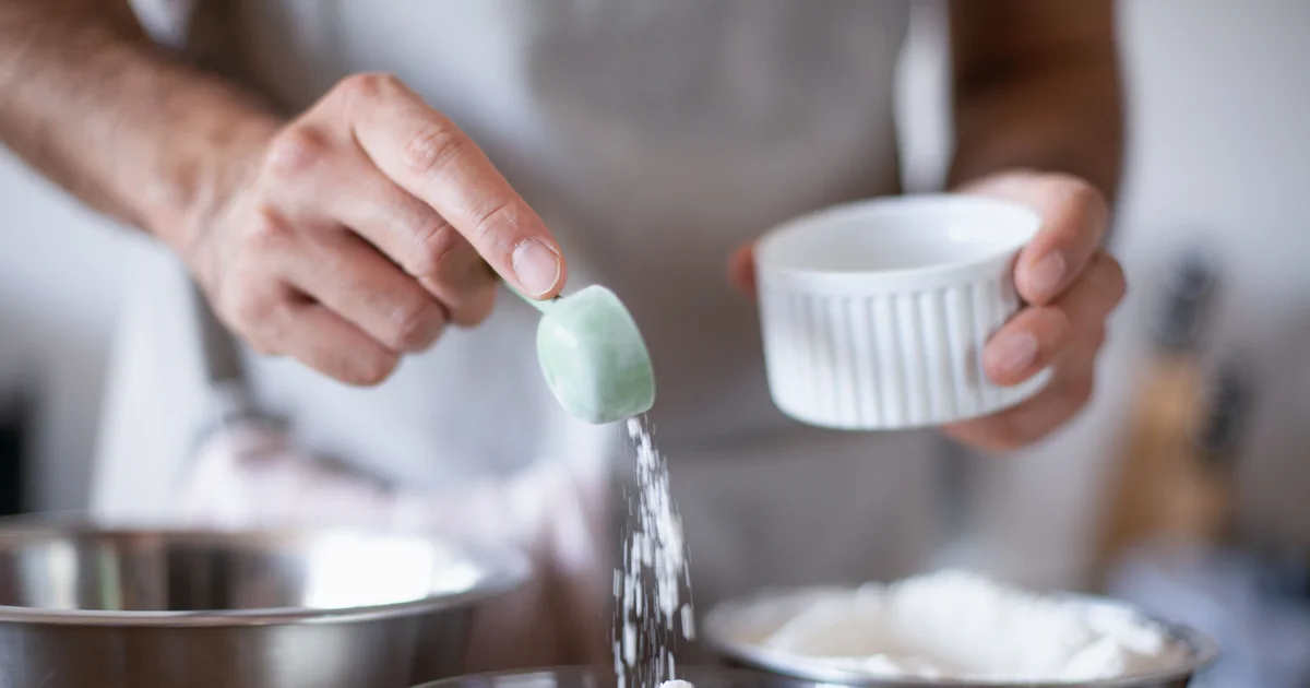 Préparation de la boisson d'effort maison maltodextrine et fructose